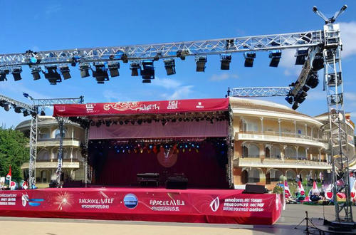 鄭州搭建背景板時如何選擇木質材料和金屬材料？